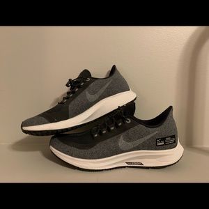 Nike Run Pegasus 35 running shoes. Size 7. Black and grey. Water repellent.